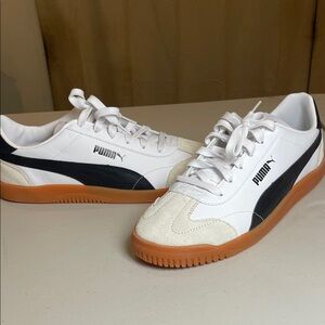 PUMA Men's White and Black Club 5v5 Sneakers